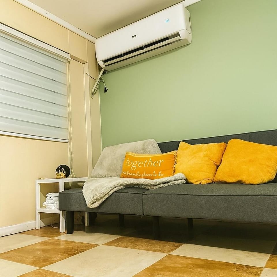 Seating area, internet, air conditioner