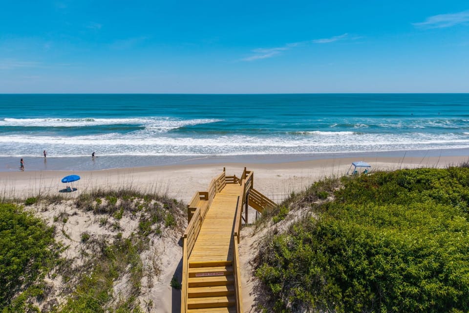 2 Min Walk to Beach -Ocean View-Heated Pool-Modern House in Corolla