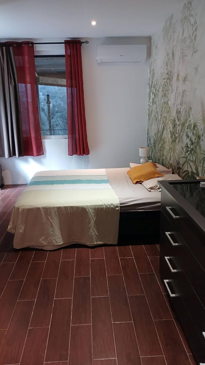 Bed, Photo of the whole room