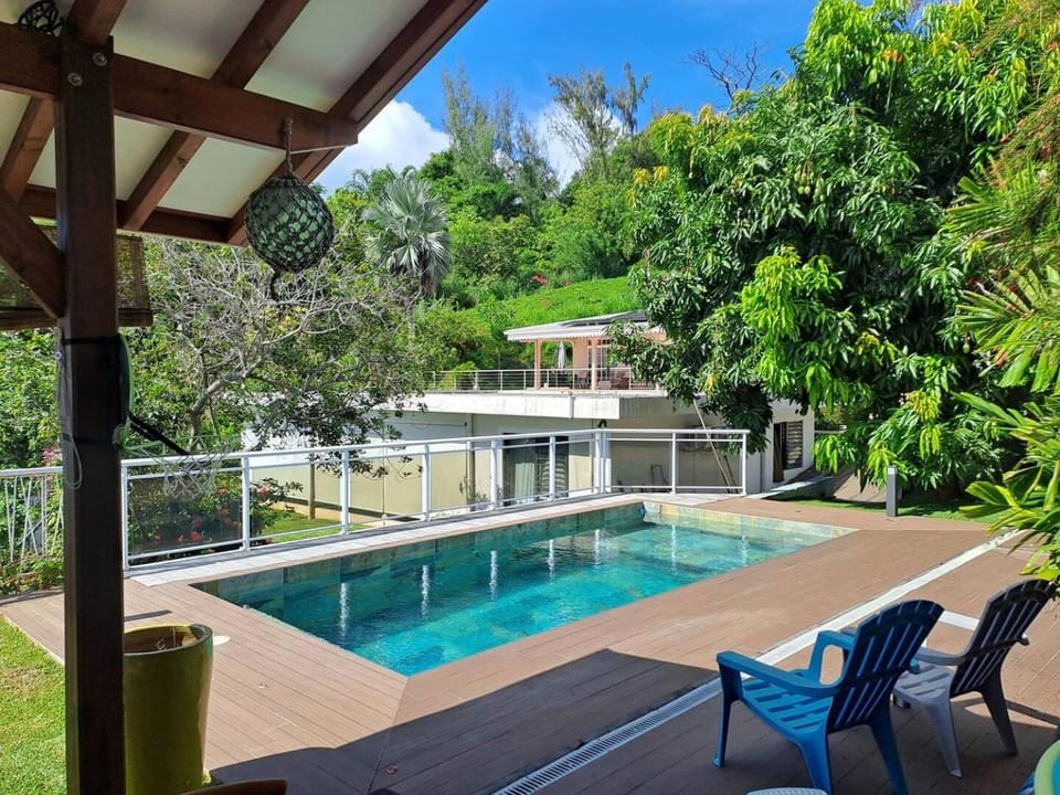Swimming pool, sunbed
