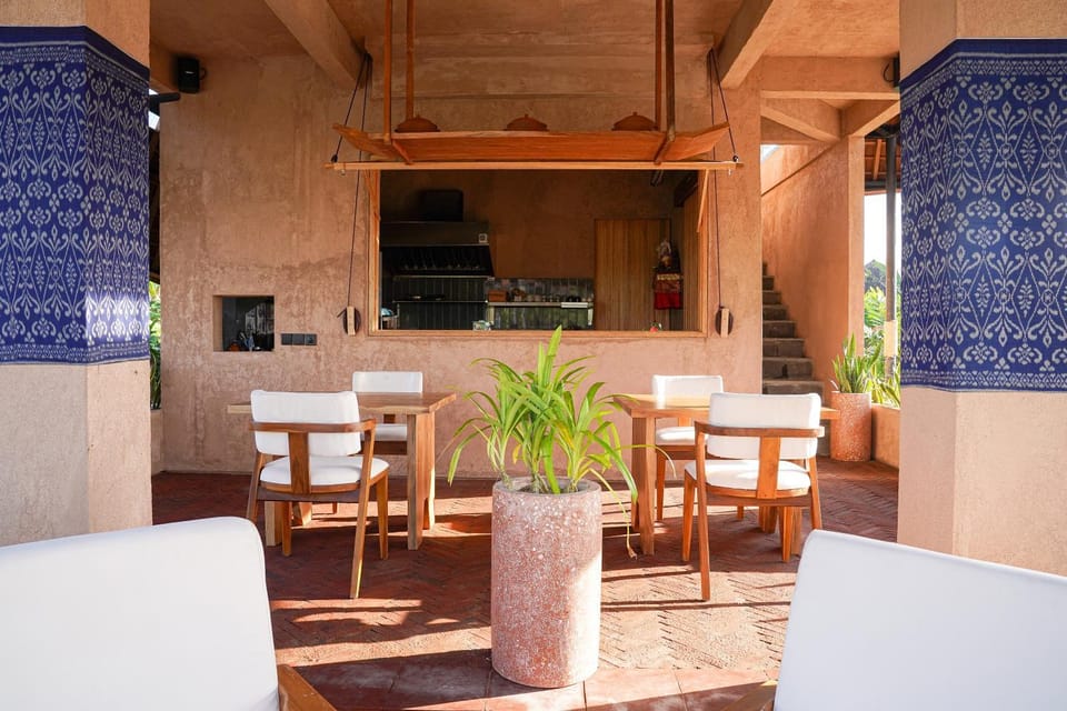 Restaurant/places to eat, Restaurant/places to eat, Seating area