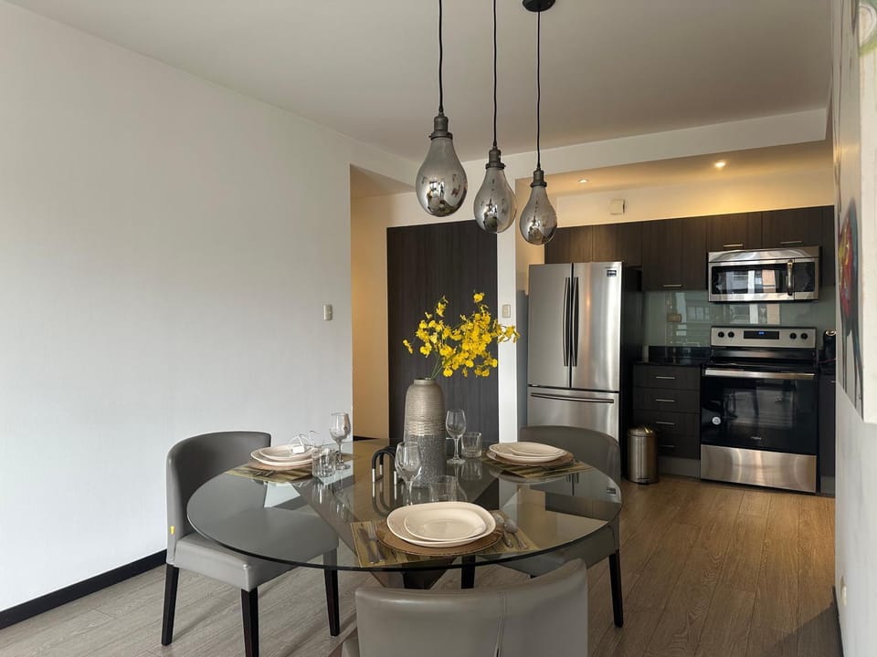 NEO Apartamentos Z10 GT 2 Habitaciones AC Cerca Oakland Place Wifi Gimnasio Parqueo Apartment in Guatemala City