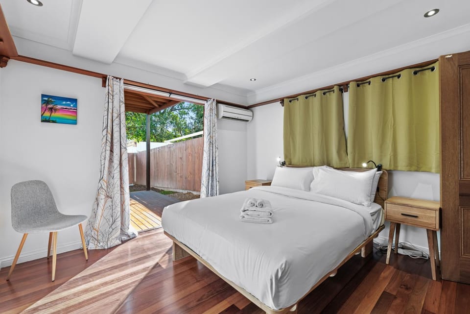 Gargoyle House - Spacious West End Home with Yard Apartment in Brisbane