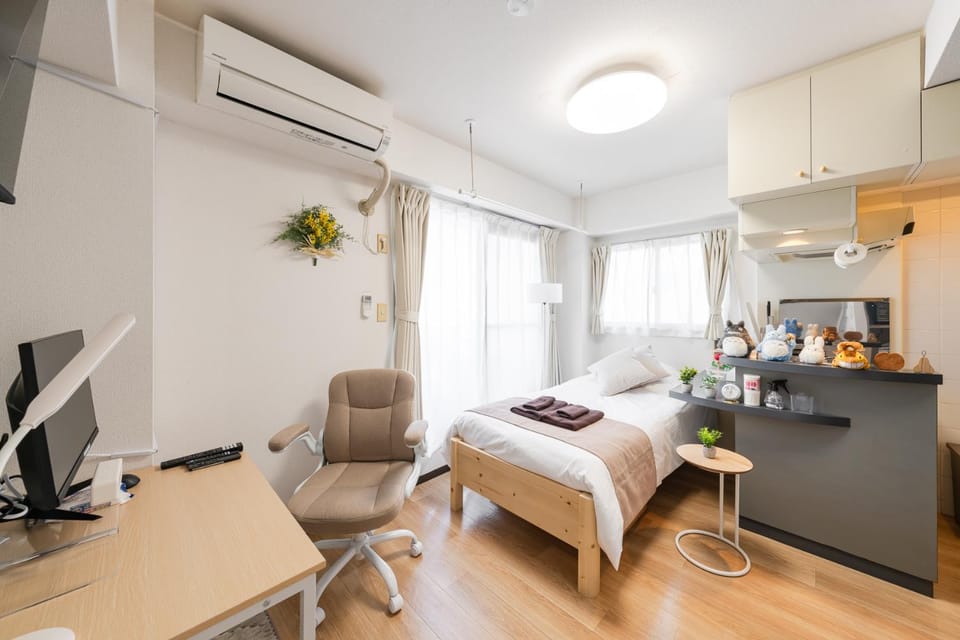Bed, TV and multimedia, Living room, Photo of the whole room, air conditioner
