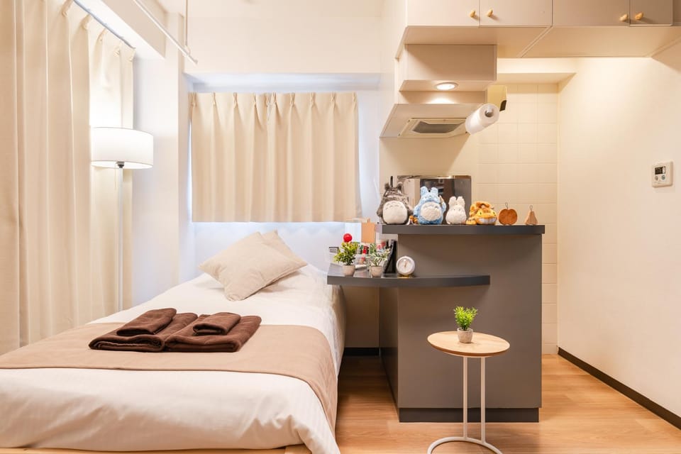 Bed, Living room, Photo of the whole room, Bedroom, towels