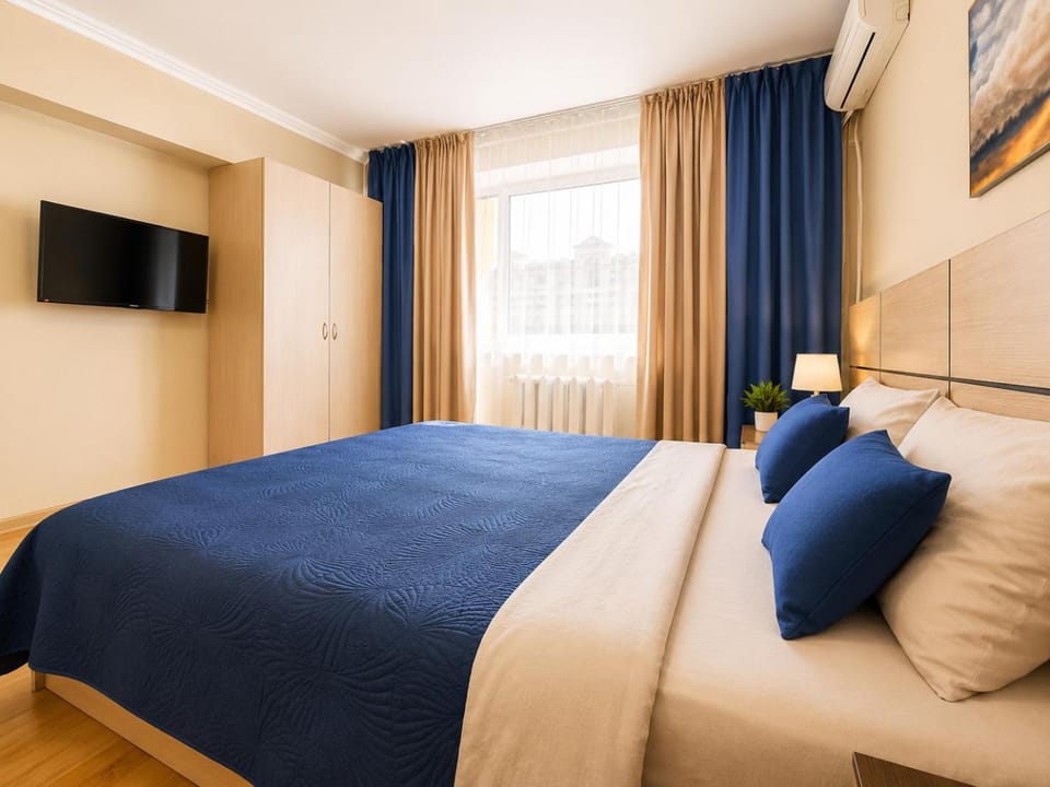 Bed, TV and multimedia, Photo of the whole room, Bedroom