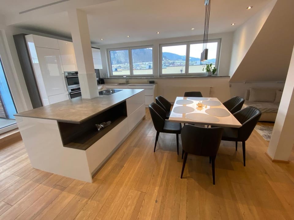 Dining area, Communal kitchen, kitchen, kitchen