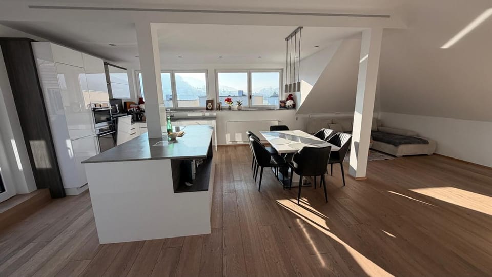 Dining area, kitchen
