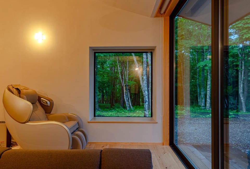 Garden, Massage, Massage, Living room, Seating area, Garden view