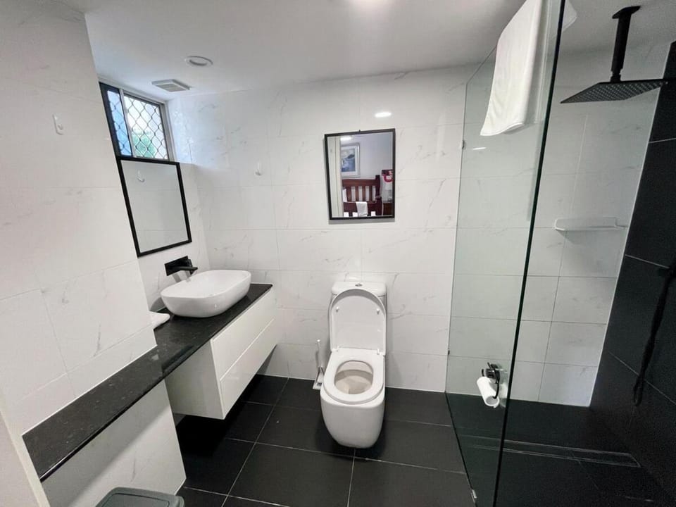 Surfers Paradise Center- Ocean View Vacation Condo-Pool&Pier,Walk to Beach Apartment in Surfers Paradise