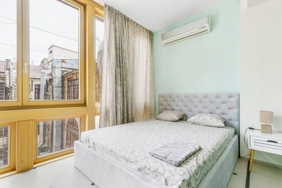 17 Deribasivska 4-room Apartment Apartment in Odessa