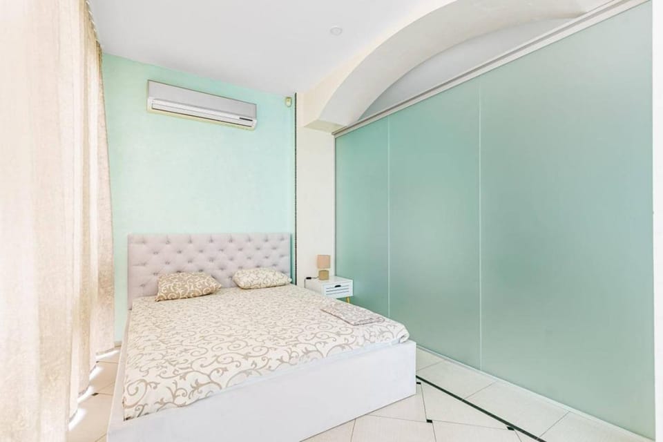 17 Deribasivska 4-room Apartment Apartment in Odessa