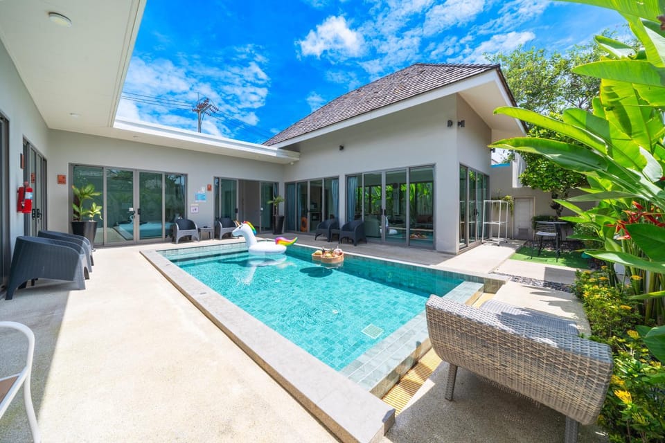 Pool view, Swimming pool