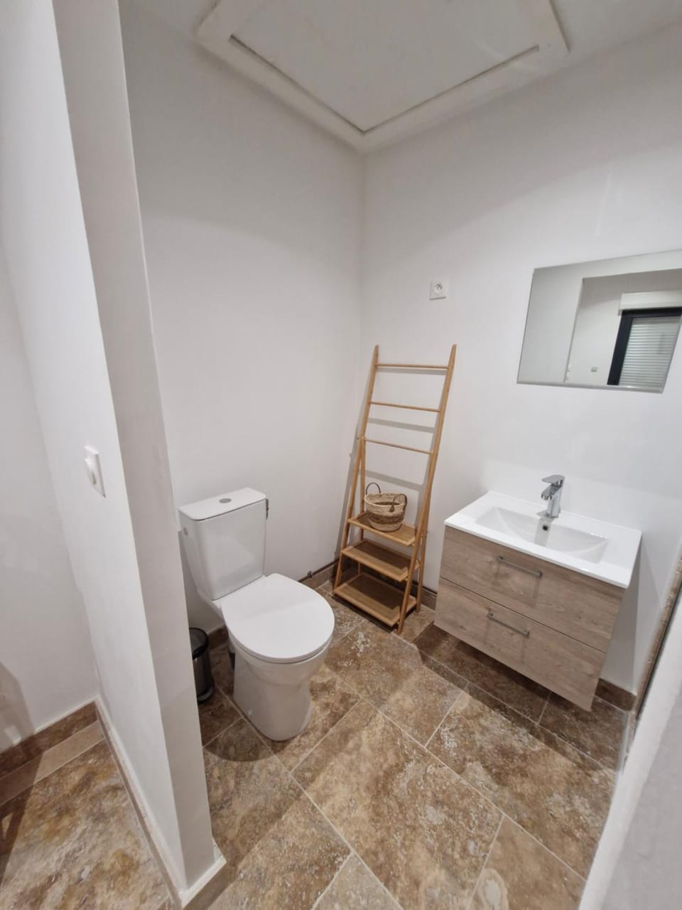 Shower, Toilet, towels