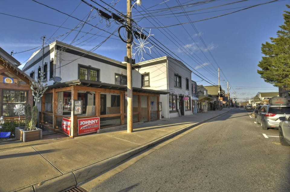 Property building, Street view, Location