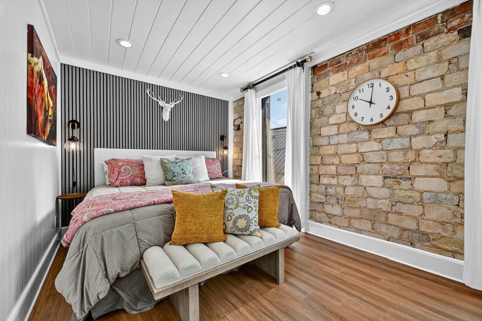Bed, Photo of the whole room, Bedroom