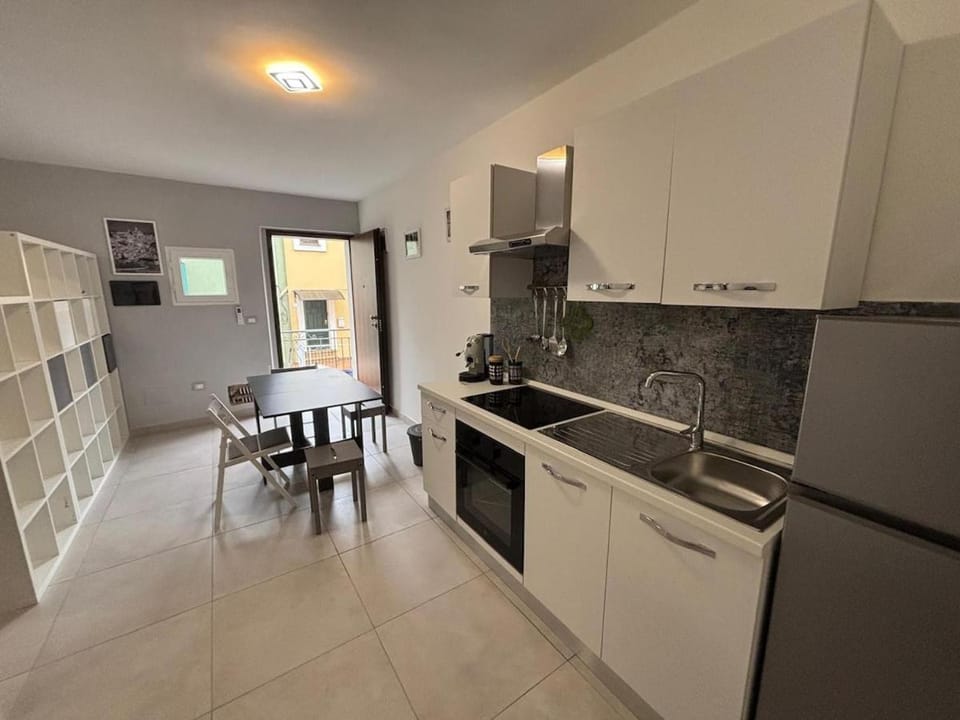 Kitchen or kitchenette, Dining area, oven, pet friendly, stove