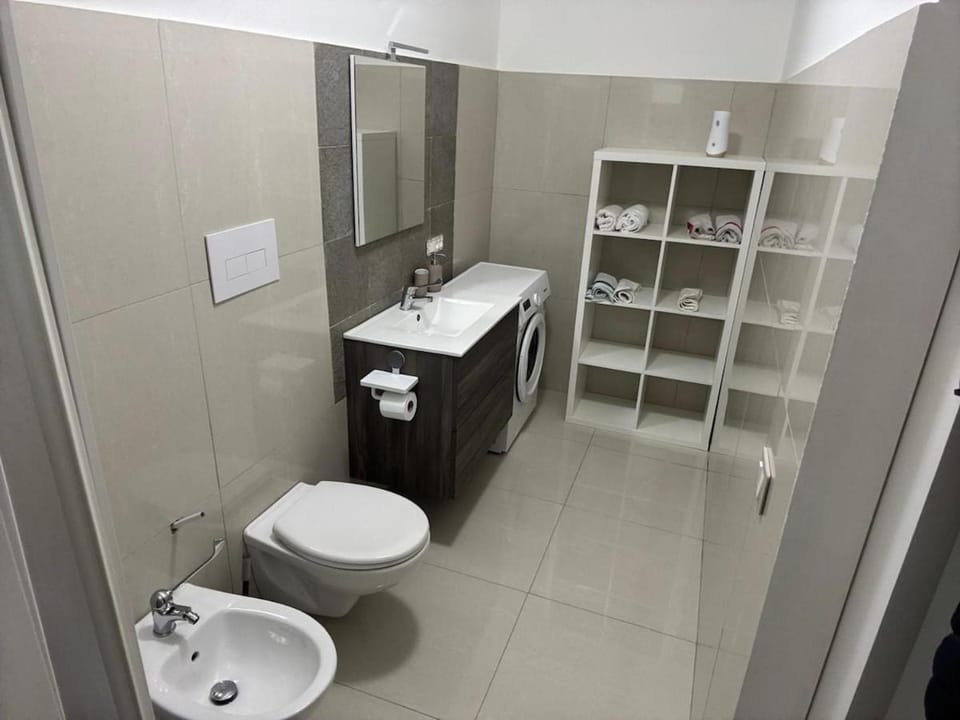 Toilet, Bathroom, bidet, towels