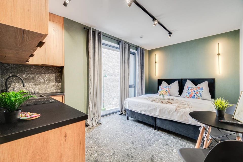 Bed, Kitchen or kitchenette, Living room, Photo of the whole room, Seating area, Bedroom
