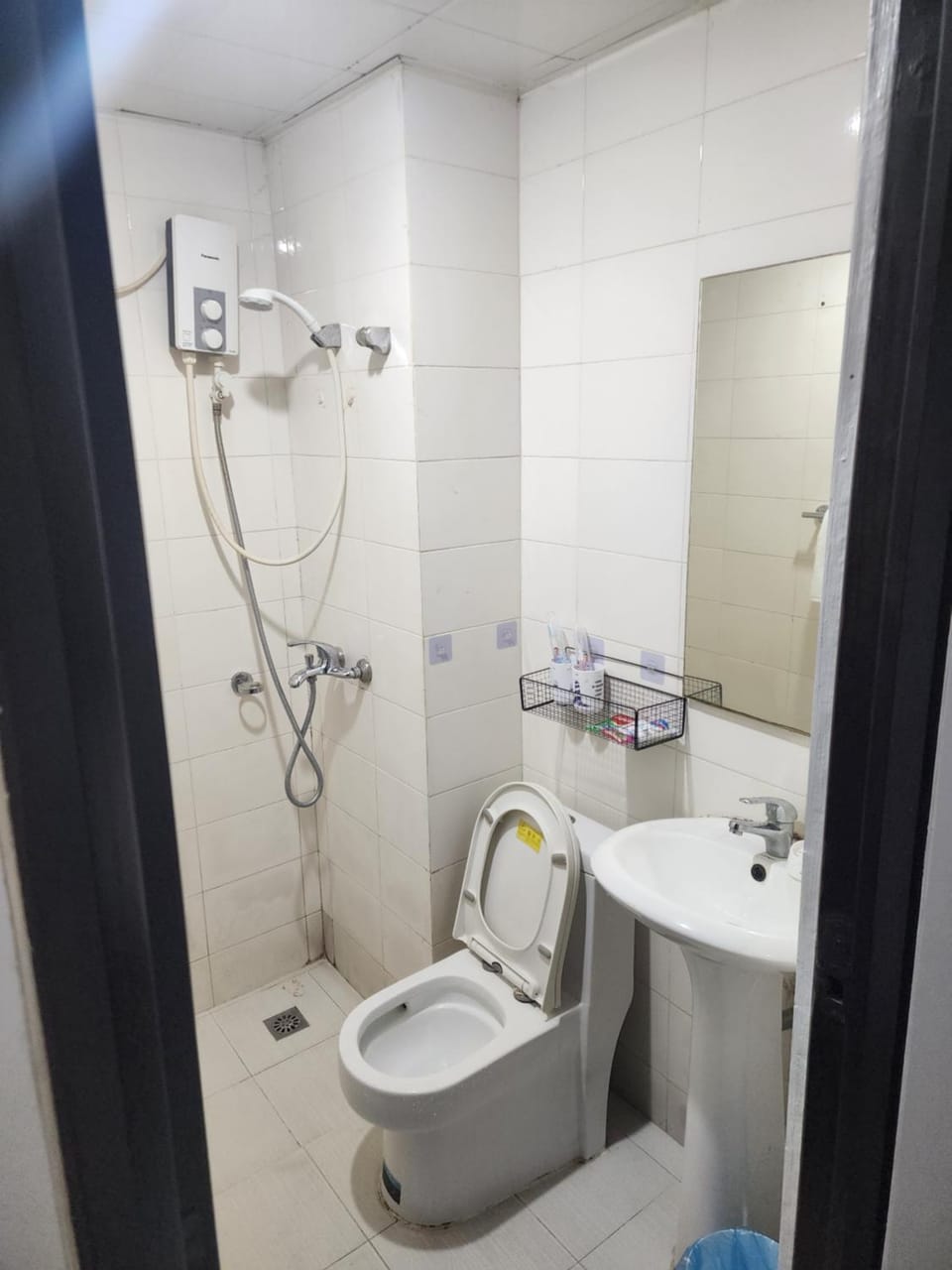 Shower, Toilet