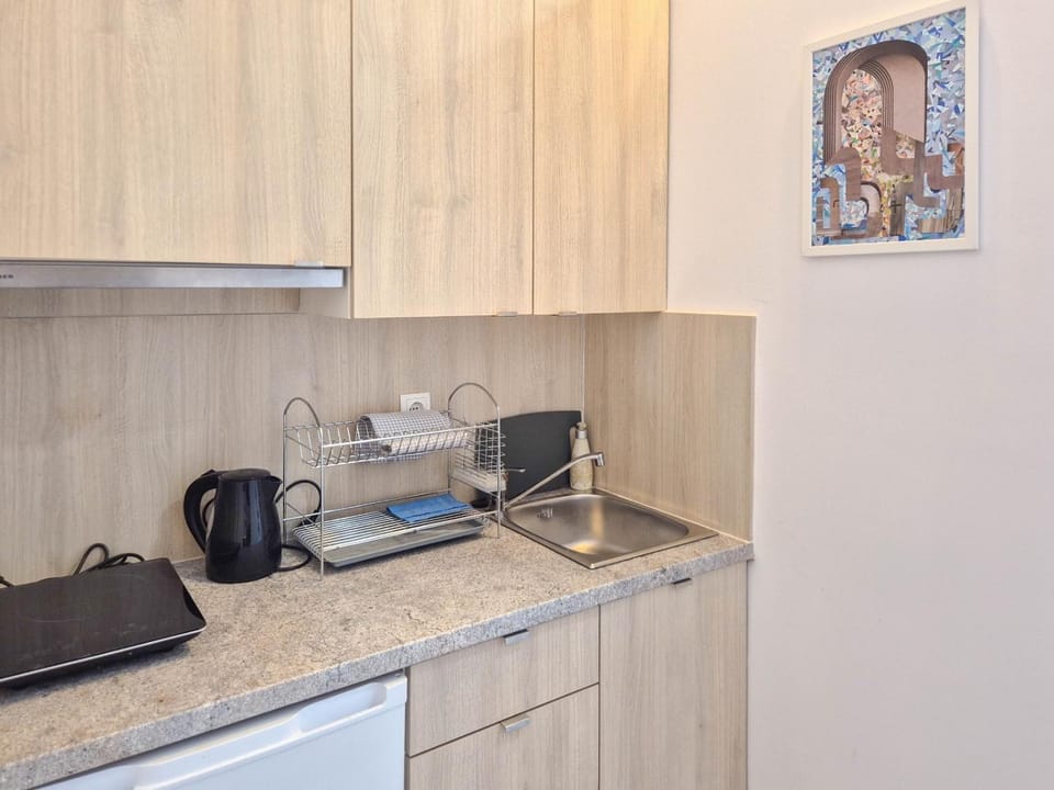 Coffee/tea facilities, Kitchen or kitchenette, stove, toaster