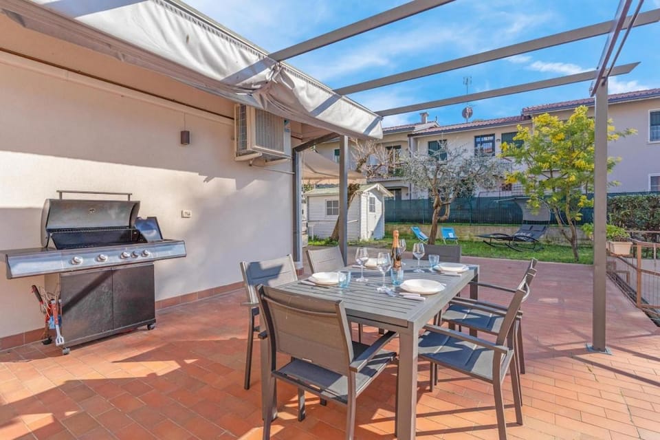 Patio, Day, BBQ facilities, Dining area