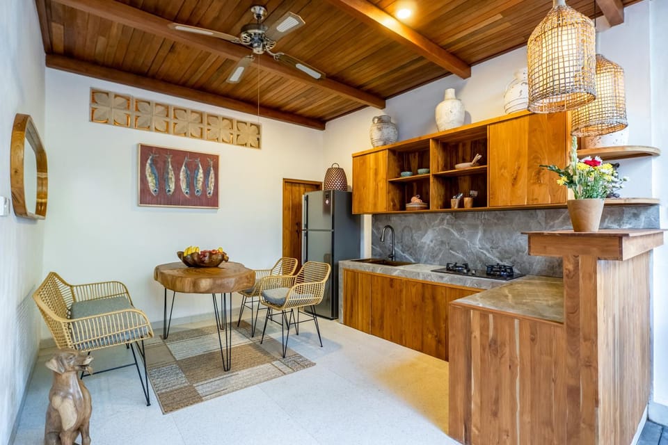 Dining area, kitchen
