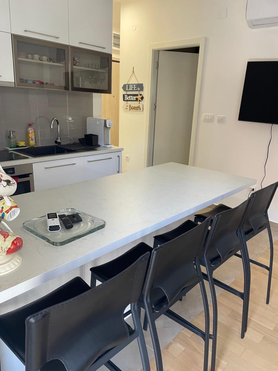 Kitchen or kitchenette, oven, stove