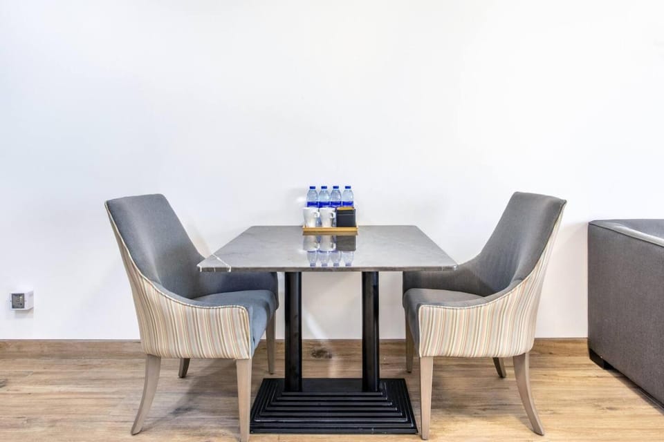 Seating area, Dining area