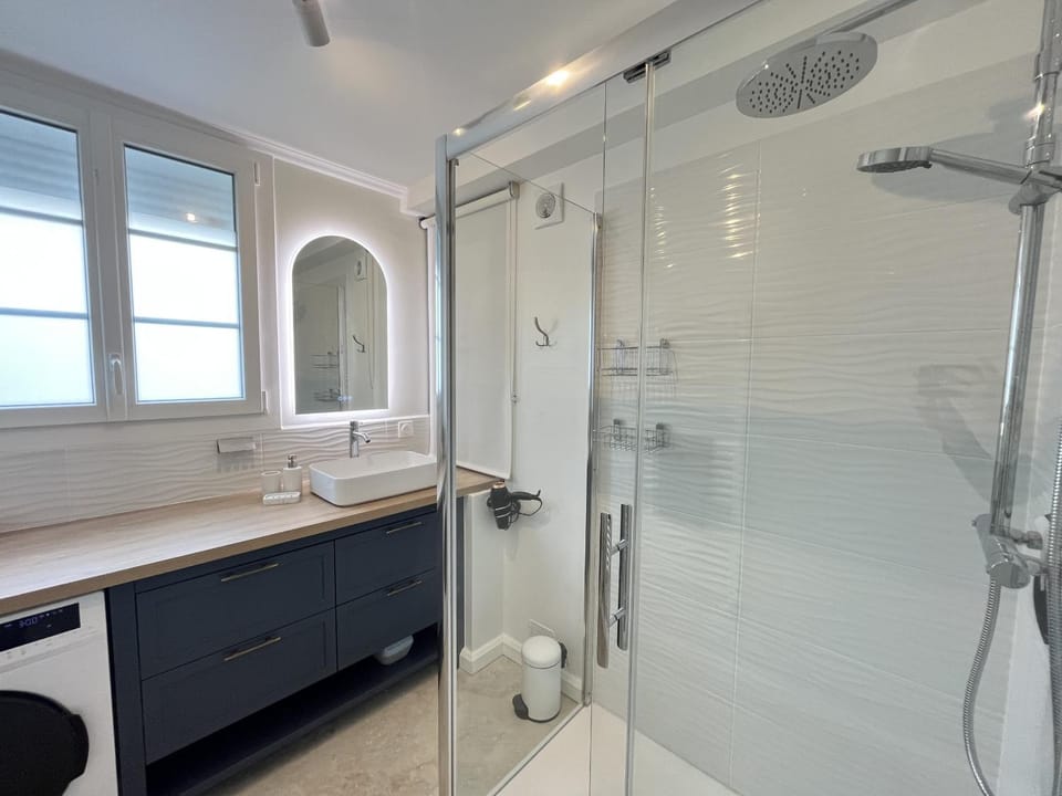 Shower, Bathroom