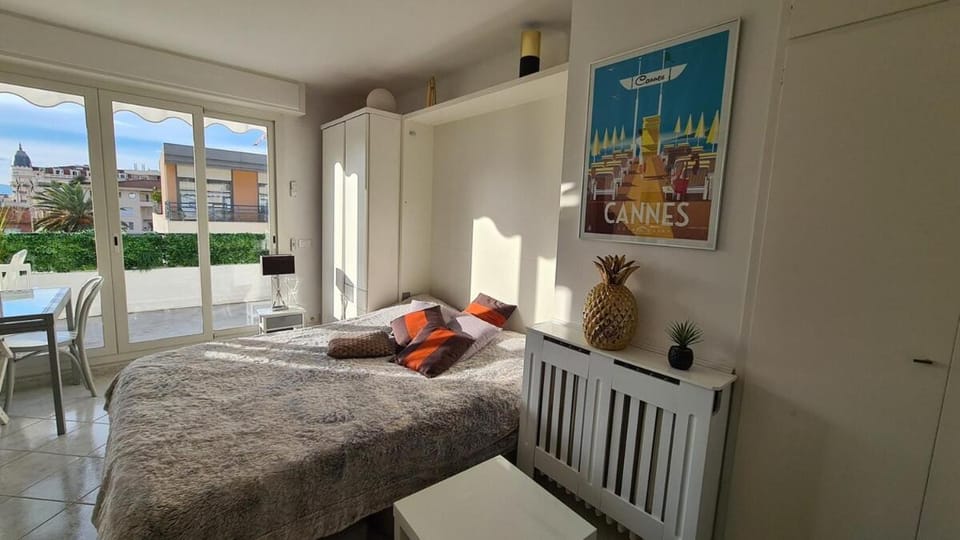 Bed, Balcony/Terrace, Living room, Photo of the whole room, Bedroom