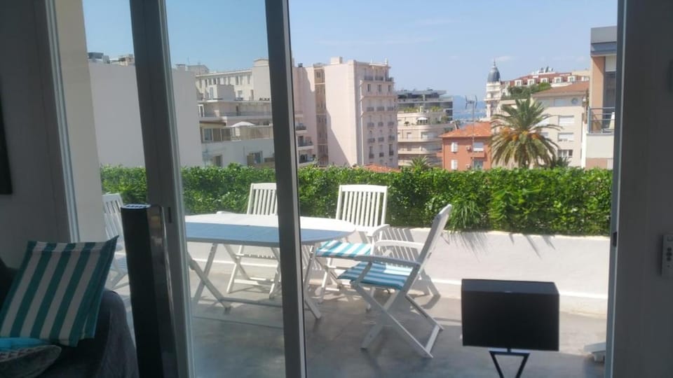 Patio, Dining area, City view, Sea view