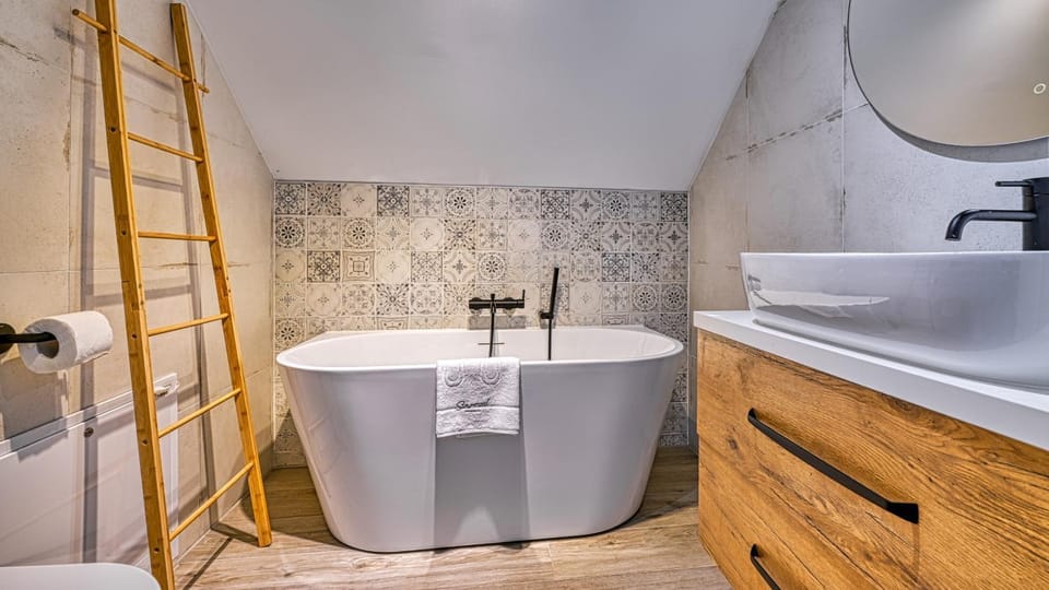 Bathroom, Bath