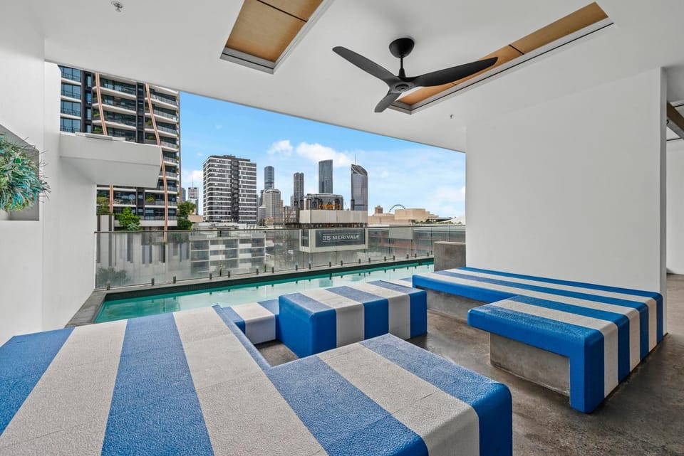 Stylish Southbank Apt with Pool, Spa, Gym & Parking Apartment in Brisbane City