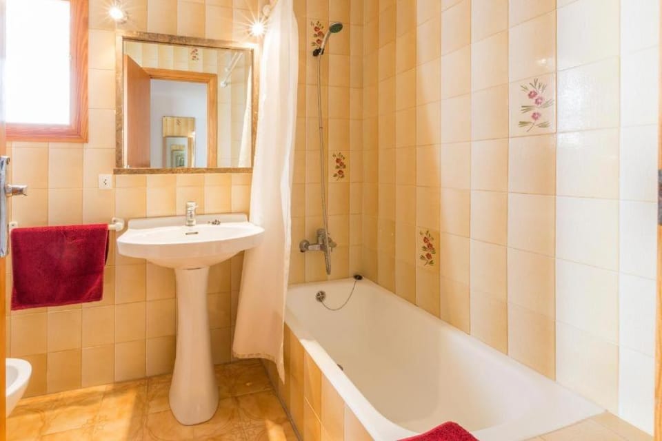 Bathroom, Bath, towels