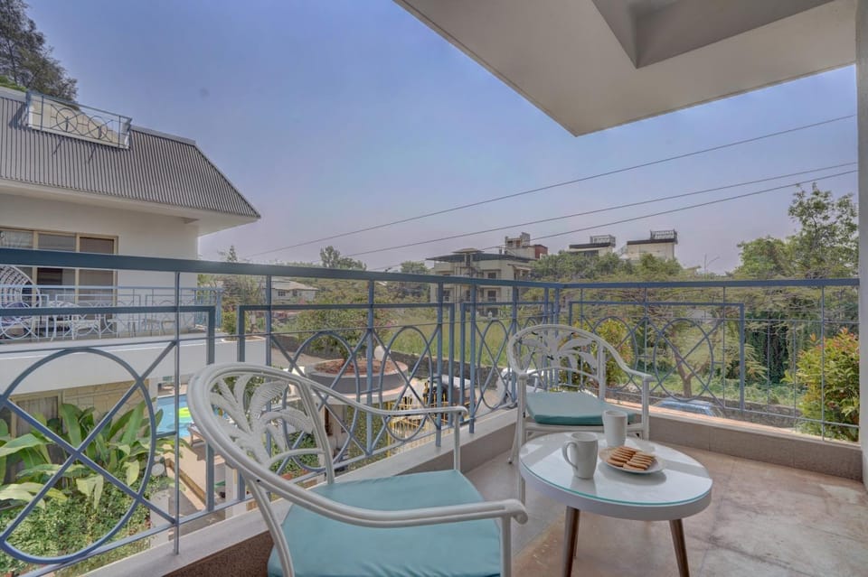 Tranquil 3 BHK Pet-Friendly Gateway with Bathtub, Balcony and Scenic Views Villa in Lonavla
