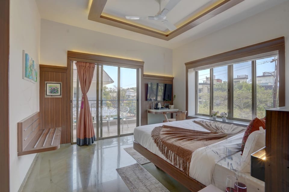 Tranquil 3 BHK Pet-Friendly Gateway with Bathtub, Balcony and Scenic Views Villa in Lonavla
