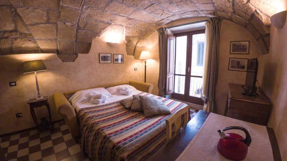 Bed, Living room, Photo of the whole room, Bedroom