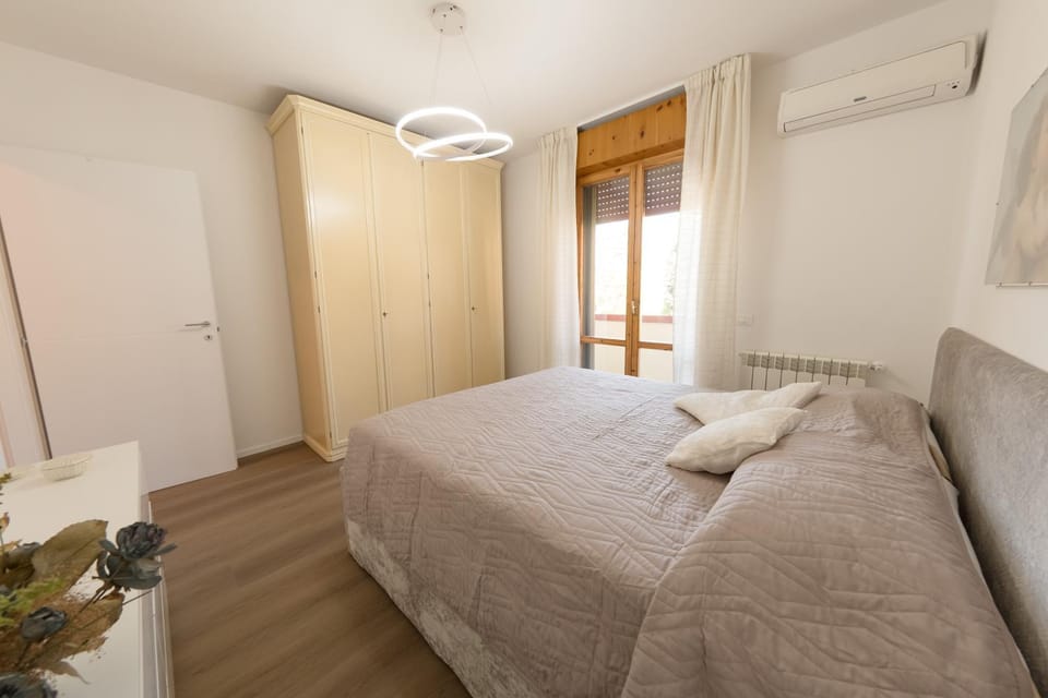 Bed, Bedroom, wardrobe, air conditioner
