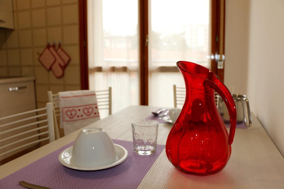 Kitchen or kitchenette, Food and drinks, Food and drinks