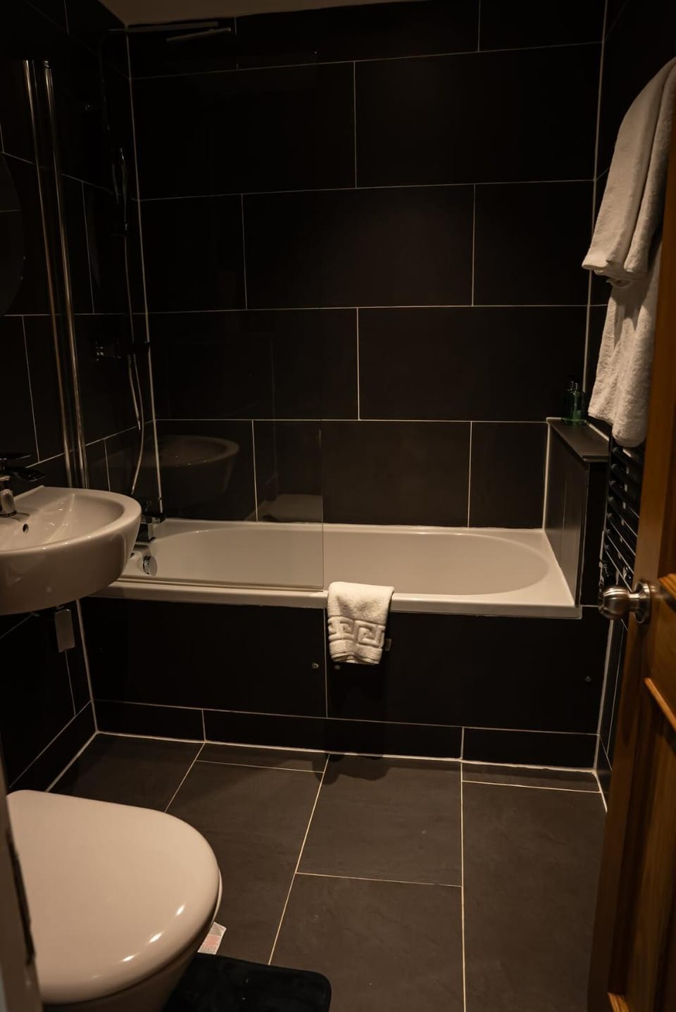 Shower, Toilet, Bathroom, towels