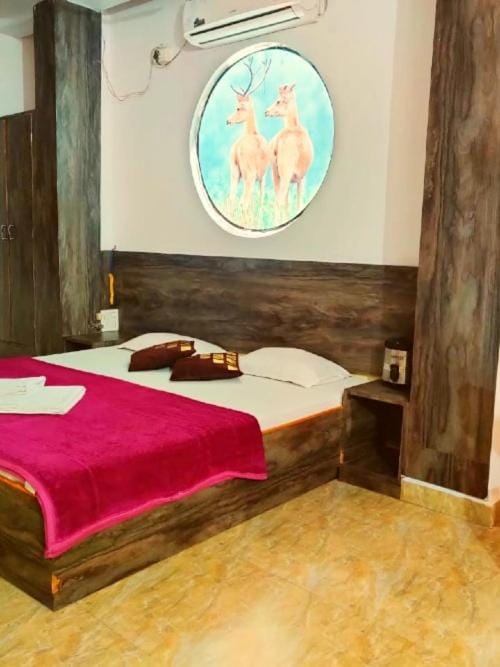 Panchmarhi Deluxe Stay Hotel in India