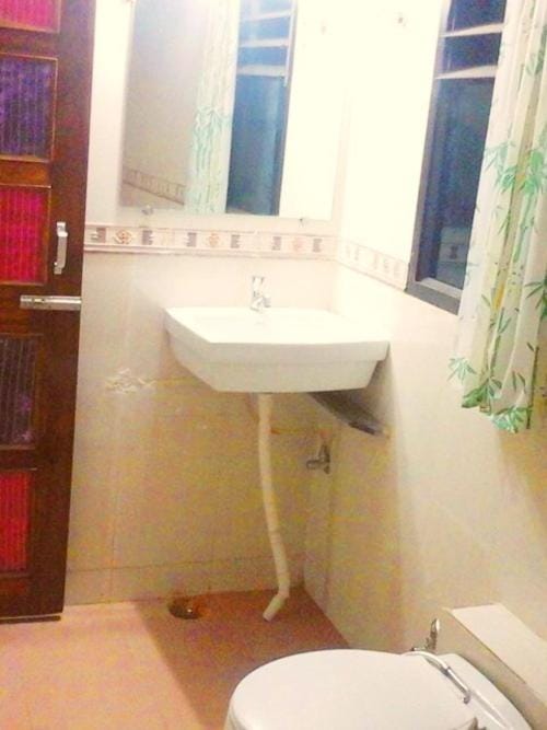 Panchmarhi Deluxe Stay Hotel in India