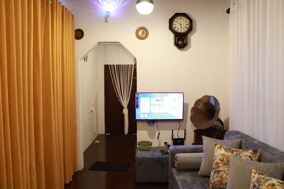 Communal lounge/ TV room, TV and multimedia, Living room, Seating area