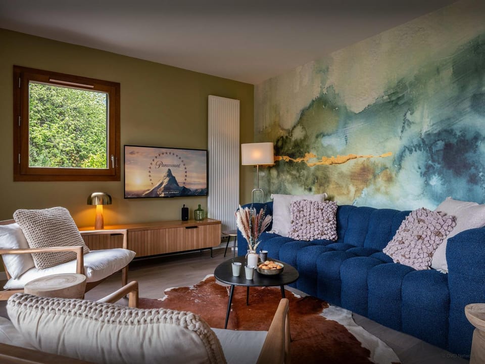 Winter, TV and multimedia, Living room, Seating area