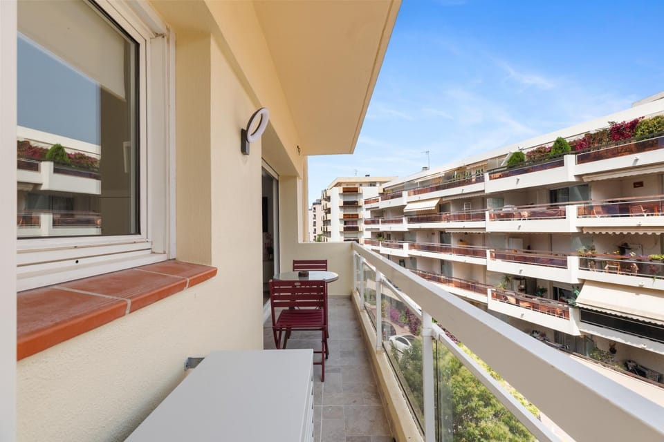Jardin Pauline 2 pièces balcon proche plage Apartment in Antibes