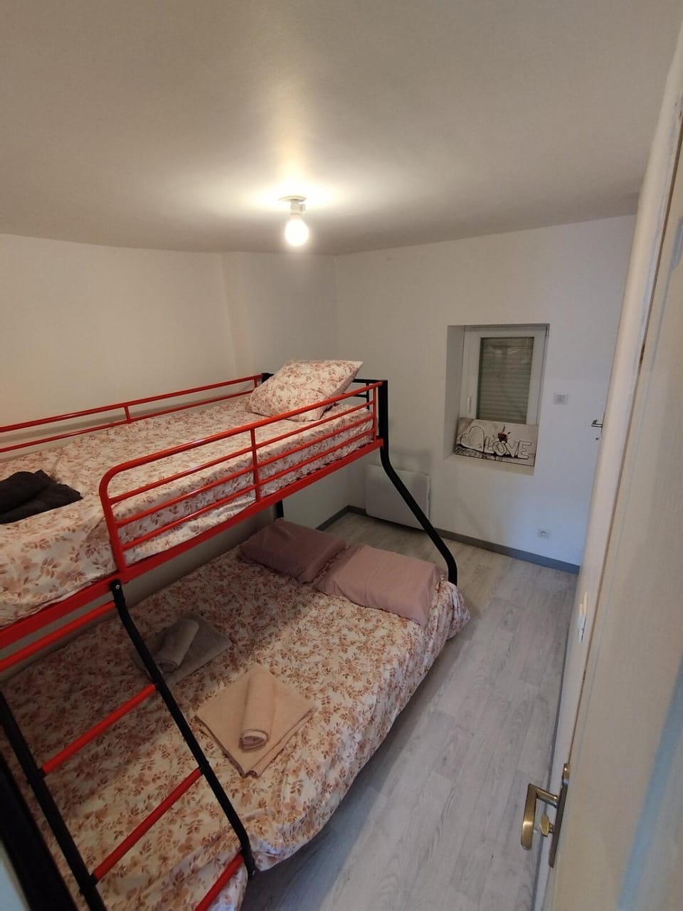 Bedroom, bunk bed