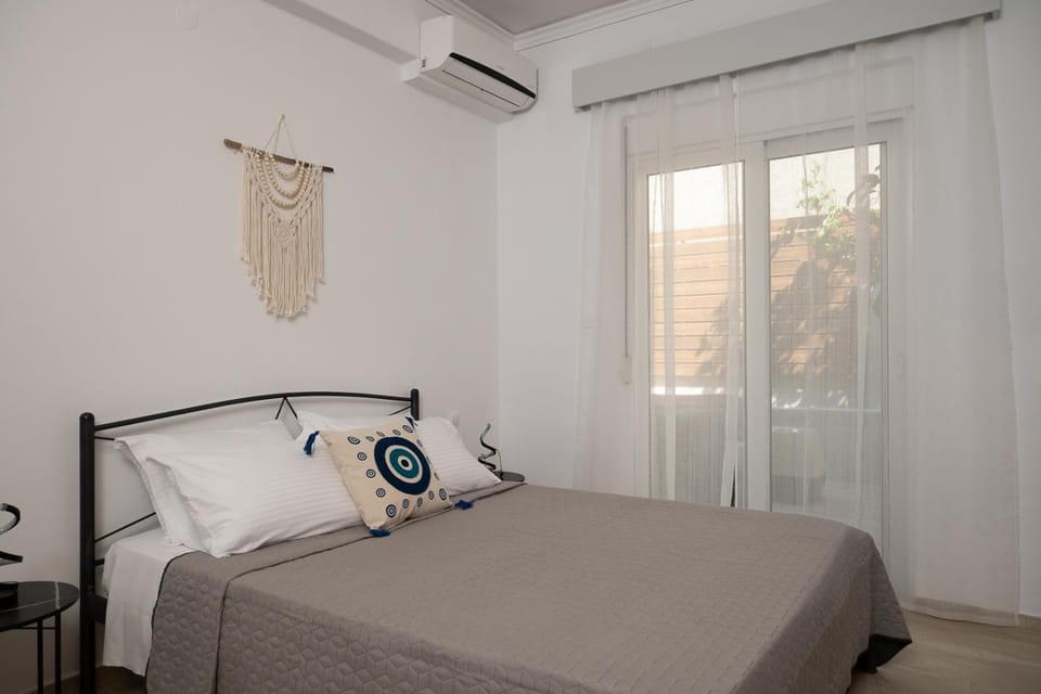 Bed, Photo of the whole room, Bedroom, air conditioner