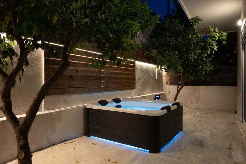 Night, Hot Tub