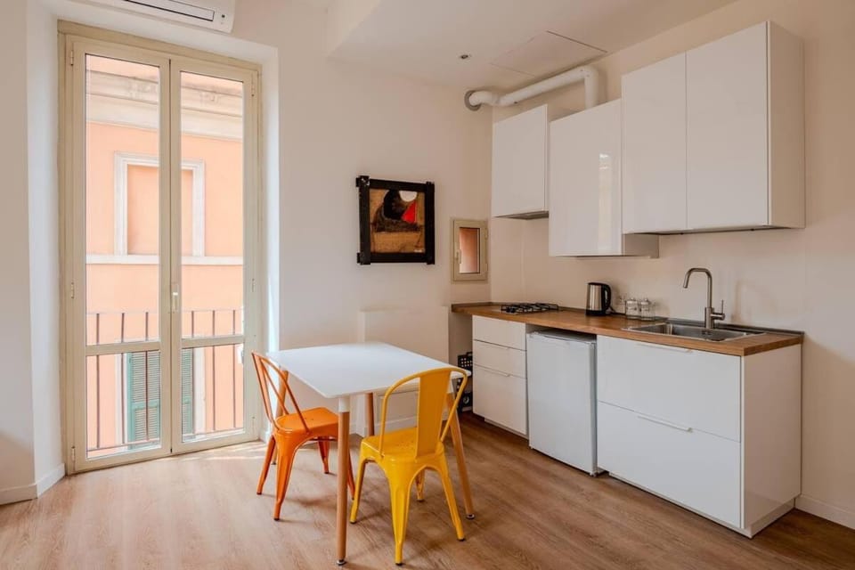 Kitchen or kitchenette, Dining area, air conditioner